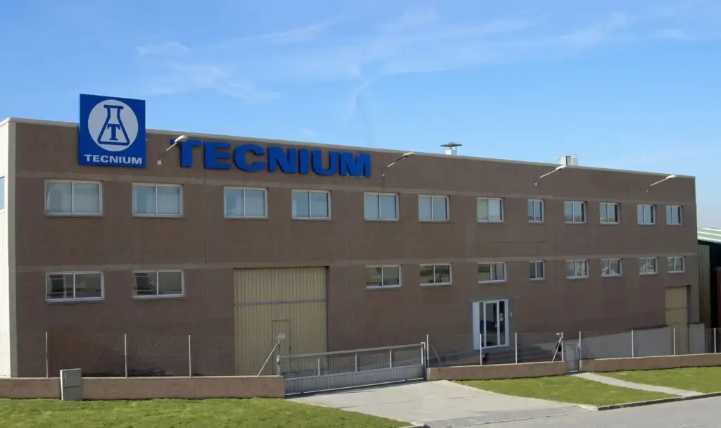 Fachada de las instalaciones TECNIUM en Manresa