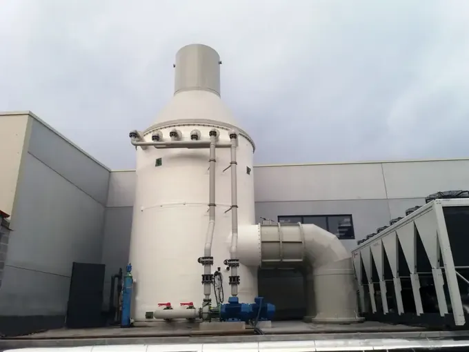 depósitos de doble pared y bombas anticorrosión en planta de tratamiento de superficies